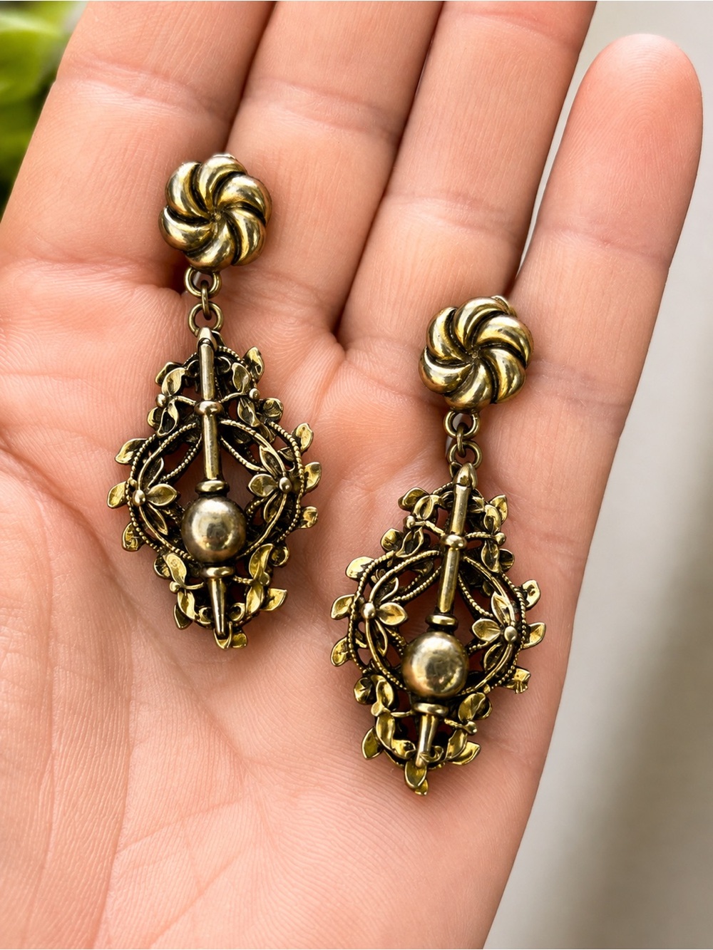 Vintage Gold Tone Screw Back Dangle Earrings Ornate Floral Filigree Statement
